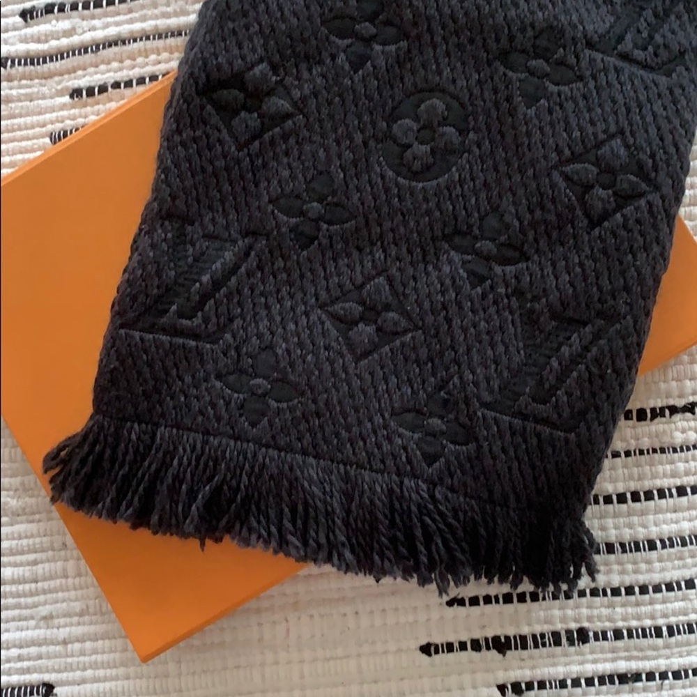 Louis Vuitton Logomania Scarf